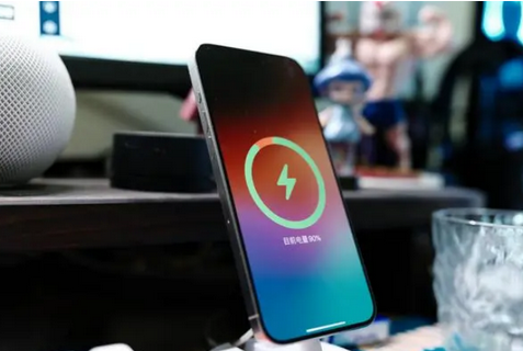 文峰苹果15换屏服务分享用什么充电器给iPhone15充电更好 