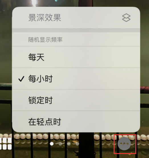 文峰苹果手机维修分享iOS 16 小技巧：锁定屏幕支持随机切换指定照片 